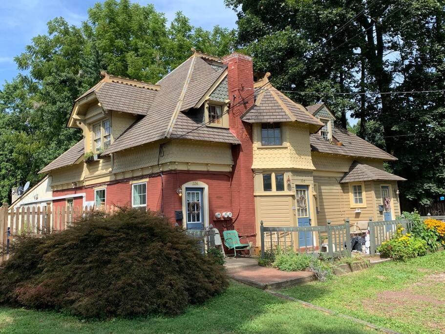 Luxury Apartment In Historic Carriage House Kennett Square Exterior photo